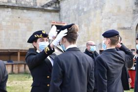 Cadets de la défense du Gard : remise du fanion et des coiffes à 35 jeunes à Beaucaire 